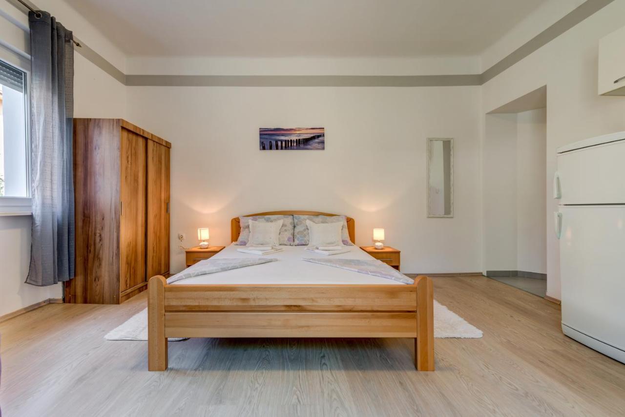 Petite Apartamento Split Exterior foto
