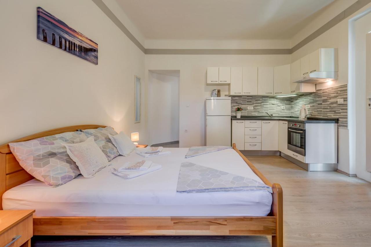Petite Apartamento Split Exterior foto